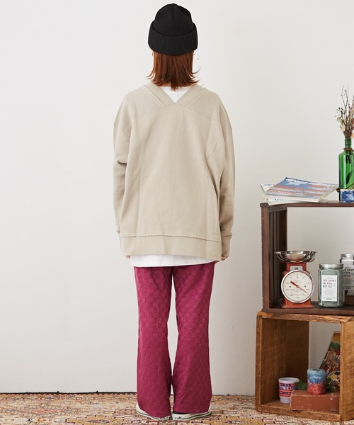 CUBE SUGAR（キューブシュガー）の「鹿の子裏毛スウェットＶネックプルオーバー（スウェット・レディース・スミクロ/ナチュラル/イエロー・M）」の8枚目の写真
