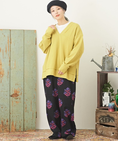 CUBE SUGAR（キューブシュガー）の「鹿の子裏毛スウェットＶネックプルオーバー（スウェット・レディース・スミクロ/ナチュラル/イエロー・M）」の12枚目の写真