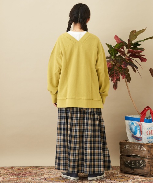 CUBE SUGAR（キューブシュガー）の「鹿の子裏毛スウェットＶネックプルオーバー（スウェット・レディース・スミクロ/ナチュラル/イエロー・M）」の15枚目の写真