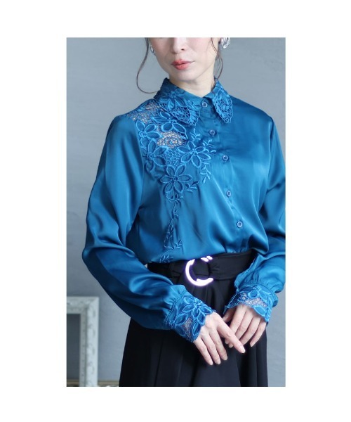 Sawa a la mode(サワアラモード)の「花レースサテンシャツブラウス(シャツ/ブラウス・レディース・ブルー/ブラック・FREE)」の7枚目の写真
