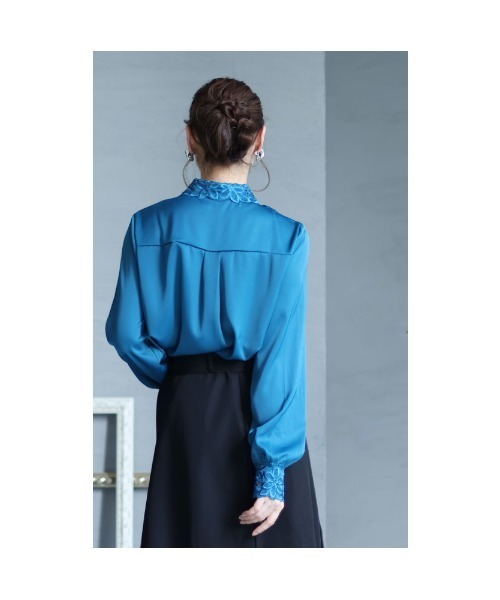 Sawa a la mode(サワアラモード)の「花レースサテンシャツブラウス(シャツ/ブラウス・レディース・ブルー/ブラック・FREE)」の10枚目の写真