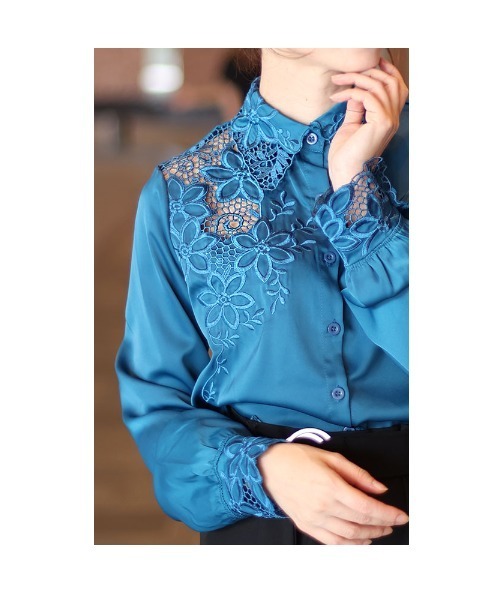 Sawa a la mode(サワアラモード)の「花レースサテンシャツブラウス(シャツ/ブラウス・レディース・ブルー/ブラック・FREE)」の12枚目の写真