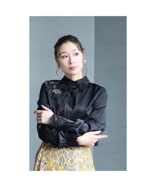 Sawa a la mode(サワアラモード)の「花レースサテンシャツブラウス(シャツ/ブラウス・レディース・ブルー/ブラック・FREE)」の17枚目の写真