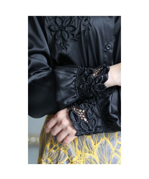 Sawa a la mode(サワアラモード)の「花レースサテンシャツブラウス(シャツ/ブラウス・レディース・ブルー/ブラック・FREE)」の20枚目の写真