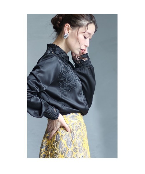 Sawa a la mode(サワアラモード)の「花レースサテンシャツブラウス(シャツ/ブラウス・レディース・ブルー/ブラック・FREE)」の21枚目の写真
