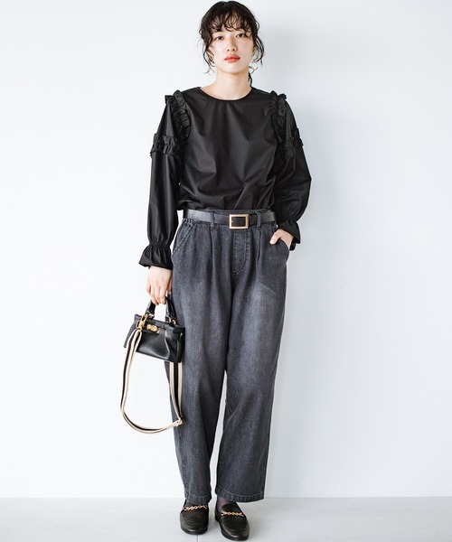 haco!(ハコ)の「シルエットのかっこよさと楽ちんさに定評がある別注 refined works デニムテーパードパンツ(デニムパンツ・レディース・グレー/インディゴブルー・SMALL/MEDIUM/LARGE/X-LARGE)」の11枚目の写真