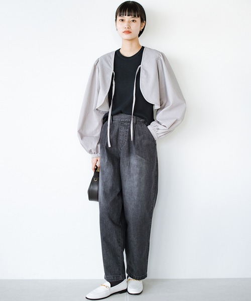 haco!(ハコ)の「シルエットのかっこよさと楽ちんさに定評がある別注 refined works デニムテーパードパンツ(デニムパンツ・レディース・グレー/インディゴブルー・SMALL/MEDIUM/LARGE/X-LARGE)」の16枚目の写真