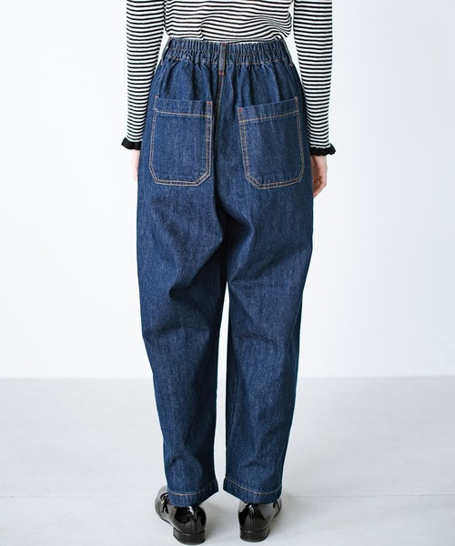 haco!(ハコ)の「シルエットのかっこよさと楽ちんさに定評がある別注 refined works デニムテーパードパンツ(デニムパンツ・レディース・グレー/インディゴブルー・SMALL/MEDIUM/LARGE/X-LARGE)」の19枚目の写真