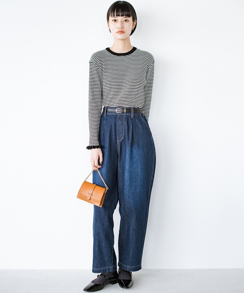 haco!(ハコ)の「シルエットのかっこよさと楽ちんさに定評がある別注 refined works デニムテーパードパンツ(デニムパンツ・レディース・グレー/インディゴブルー・SMALL/MEDIUM/LARGE/X-LARGE)」の4枚目の写真