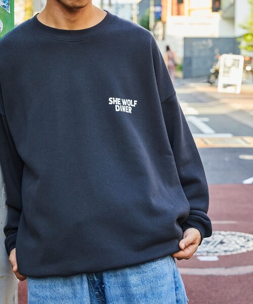 FREAK'S STORE(フリークスストア)の「限定展開 SHE WOLF DINER×FREAK'S STORE/シーウルフダイナー 別注 ビッグシルエット バックプリント クルーネックスウェット(スウェット・メンズ・グレー/ホワイト/ブラック・SMALL/MEDIUM/LARGE)」の8枚目の写真