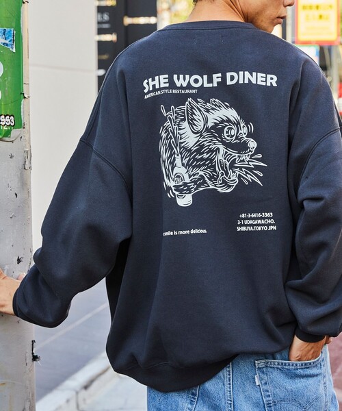 FREAK'S STORE(フリークスストア)の「限定展開 SHE WOLF DINER×FREAK'S STORE/シーウルフダイナー 別注 ビッグシルエット バックプリント クルーネックスウェット(スウェット・メンズ・グレー/ホワイト/ブラック・SMALL/MEDIUM/LARGE)」の9枚目の写真