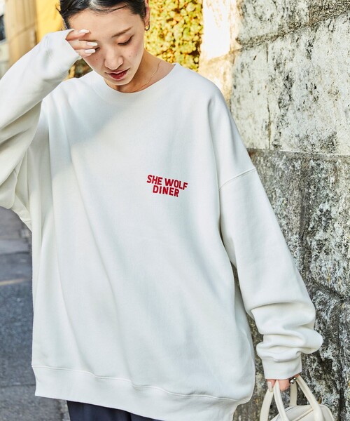 FREAK'S STORE(フリークスストア)の「限定展開 SHE WOLF DINER×FREAK'S STORE/シーウルフダイナー 別注 ビッグシルエット バックプリント クルーネックスウェット(スウェット・メンズ・グレー/ホワイト/ブラック・SMALL/MEDIUM/LARGE)」の11枚目の写真