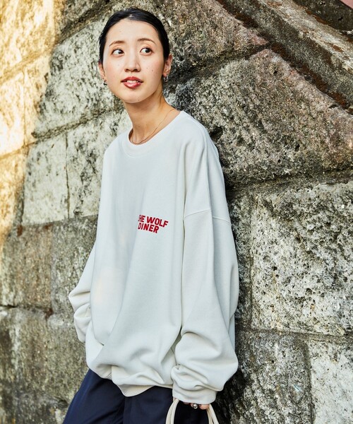 FREAK'S STORE(フリークスストア)の「限定展開 SHE WOLF DINER×FREAK'S STORE/シーウルフダイナー 別注 ビッグシルエット バックプリント クルーネックスウェット(スウェット・メンズ・グレー/ホワイト/ブラック・SMALL/MEDIUM/LARGE)」の14枚目の写真
