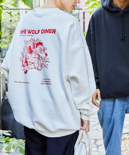 FREAK'S STORE(フリークスストア)の「限定展開 SHE WOLF DINER×FREAK'S STORE/シーウルフダイナー 別注 ビッグシルエット バックプリント クルーネックスウェット(スウェット・メンズ・グレー/ホワイト/ブラック・SMALL/MEDIUM/LARGE)」の20枚目の写真