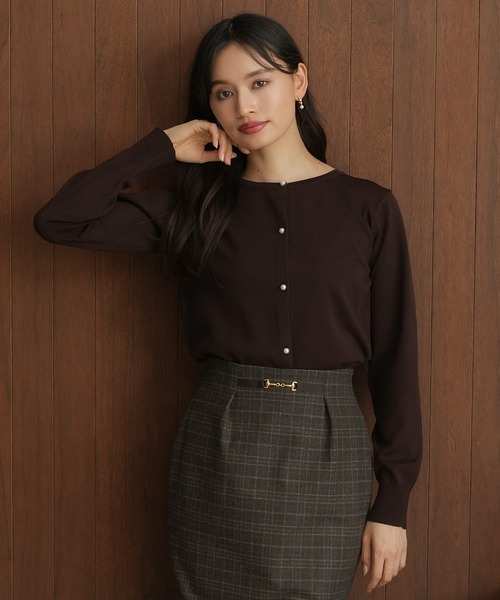 TRUDEA(トルディア)の「スポンディッシュパールボタンニットカーディガン(カーディガン/ボレロ・レディース・ブラウン/ブラック/ピンクベージュ・LARGE/MEDIUM)」の5枚目の写真