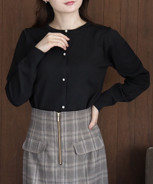 TRUDEA(トルディア)の「スポンディッシュパールボタンニットカーディガン(カーディガン/ボレロ・レディース・ブラウン/ブラック/ピンクベージュ・LARGE/MEDIUM)」の10枚目の写真