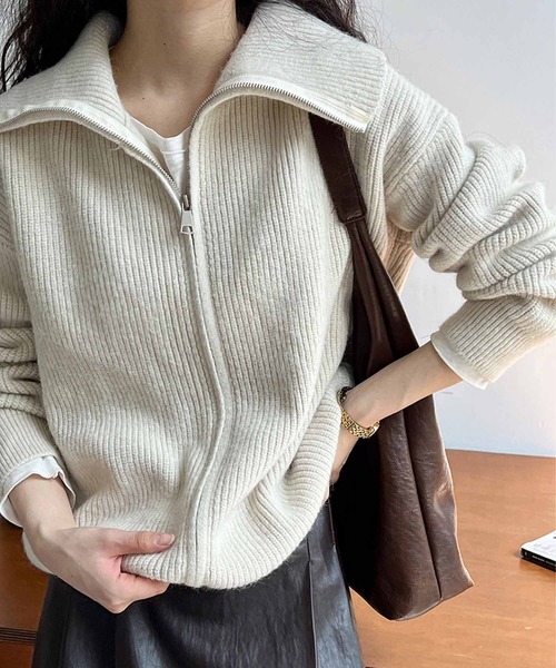 OSYAREVO(オシャレボ)の「フロントジップ リブニット トップス(ニット/セーター・レディース・ダークオリーブ/ブラウン/オフホワイト・FREE)」の4枚目の写真