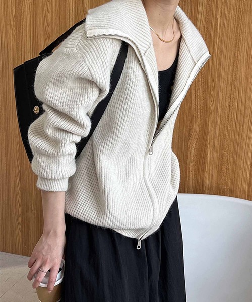 OSYAREVO(オシャレボ)の「フロントジップ リブニット トップス(ニット/セーター・レディース・ダークオリーブ/ブラウン/オフホワイト・FREE)」の5枚目の写真