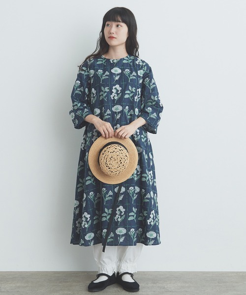 bulle de savon（ビュルデサボン）の「花切手の刺しゅう フレアー