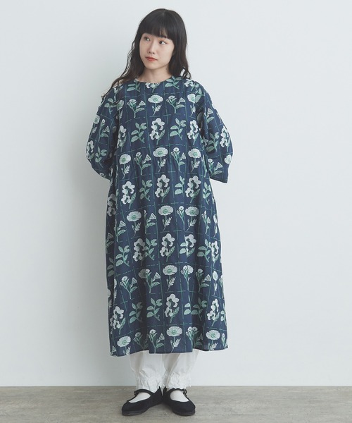 bulle de savon（ビュルデサボン）の「花切手の刺しゅう フレアー