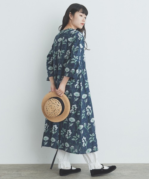 bulle de savon（ビュルデサボン）の「花切手の刺しゅう フレアー