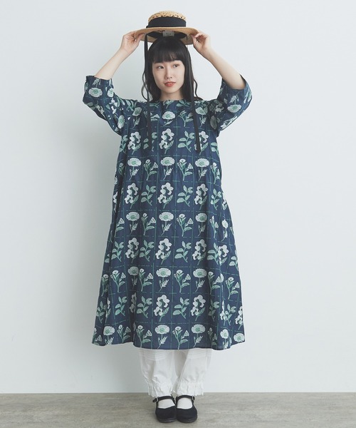 bulle de savon（ビュルデサボン）の「花切手の刺しゅう フレアー