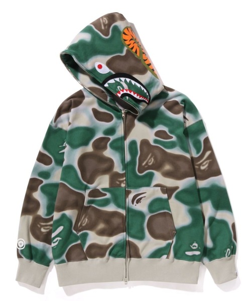 A BATHING APE（アベイシングエイプ）の「LIQUID CAMO SHARK