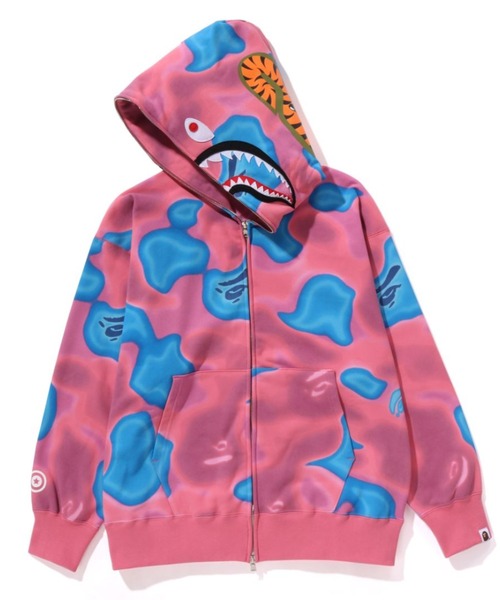 A BATHING APE（アベイシングエイプ）の「LIQUID CAMO SHARK