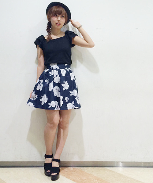 one after another NICE CLAUP（ワンアフターアナザーナイスクラップ）の「【ナイスクラップ】袖フリルプルオーバー（Tシャツ/カットソー・レディース・オフホワイト/ラベンダー/カーキ/ブラック・FREE）」の13枚目の写真