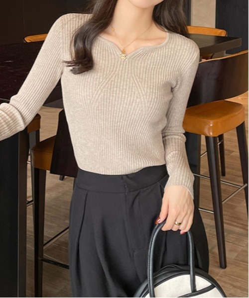 ibeul_（イベール）の「ハートネックスリムリブトップス（ニット/セーター・レディース・グレー/ブラック/ブラウン/ホワイト/ベージュ・FREE）」の12枚目の写真