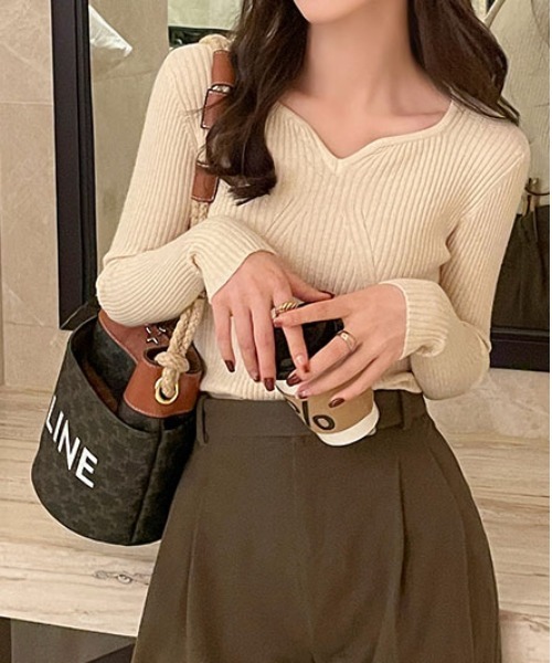 ibeul_（イベール）の「ハートネックスリムリブトップス（ニット/セーター・レディース・グレー/ブラック/ブラウン/ホワイト/ベージュ・FREE）」の11枚目の写真