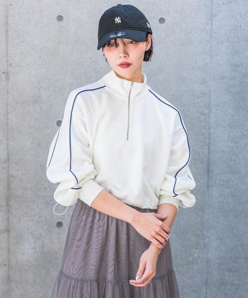 PAGEBOY（ページボーイ）の「ハーフZIPショートトラックジャケット（ジャージ・レディース・ブラック/オフホワイト/ブルー・FREE）」の2枚目の写真