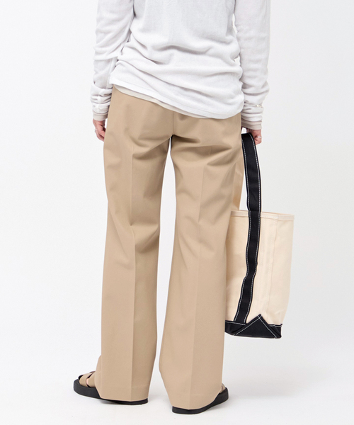 AP STUDIO(エーピーストゥディオ)の「シリコンディップツイルパンツ(スラックス・レディース・ブラック/ベージュ・40/38/36)」の4枚目の写真