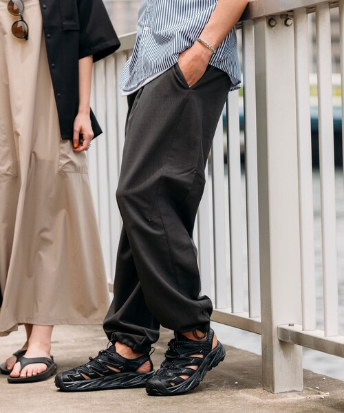 FREAK'S STORE(フリークスストア)の「速乾素材 リラックスフィットイージーパンツ/リネン風 ホームケア(その他パンツ・メンズ・ブラック/オリーブ/チャコール/オフホワイト・SMALL/MEDIUM/LARGE)」の13枚目の写真