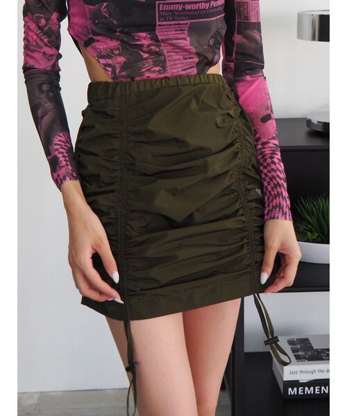 EVRIS（エヴリス）の「ドロストギャザーミニスカート（スカート・レディース・ブラック/カーキ・FREE）」の2枚目の写真