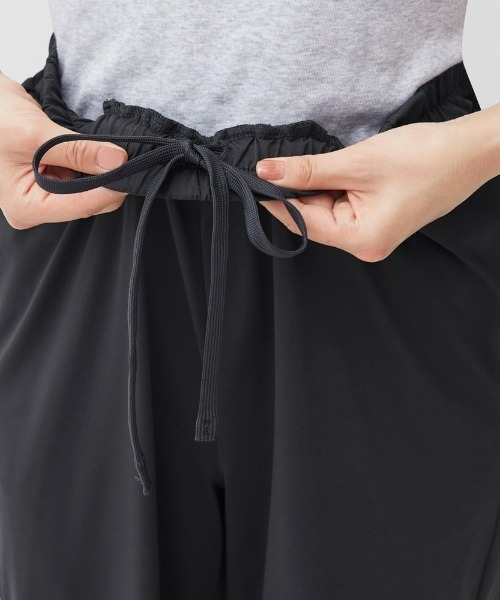 Tuche(トゥシェ)の「Tuche/トゥシェ ストレッチパンツ ワイド ライトテックストレッチメッシュ(その他パンツ・レディース・ネイビー/グレー/ブラック・MEDIUM/LARGE)」の10枚目の写真