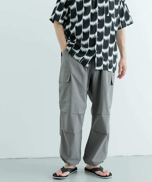 ITEMS URBANRESEARCH（アイテムズ アーバンリサーチ）の「ウエストイージー ポリカーゴパンツ（その他パンツ・メンズ・カーキ/グレー系その他/アイボリー/ブラック・MEDIUM/LARGE）」の4枚目の写真