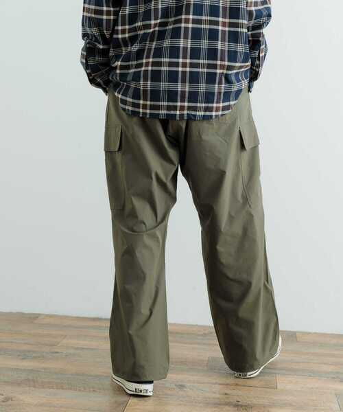 ITEMS URBANRESEARCH（アイテムズ アーバンリサーチ）の「ウエストイージー ポリカーゴパンツ（その他パンツ・メンズ・カーキ/グレー系その他/アイボリー/ブラック・MEDIUM/LARGE）」の7枚目の写真
