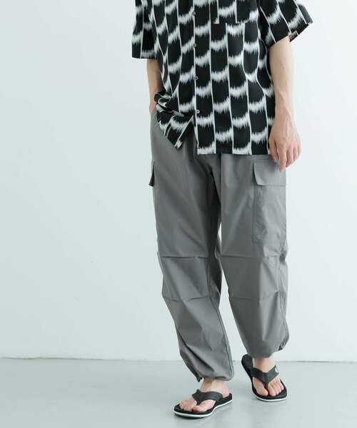 ITEMS URBANRESEARCH（アイテムズ アーバンリサーチ）の「ウエストイージー ポリカーゴパンツ（その他パンツ・メンズ・カーキ/グレー系その他/アイボリー/ブラック・MEDIUM/LARGE）」の11枚目の写真