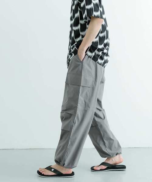 ITEMS URBANRESEARCH（アイテムズ アーバンリサーチ）の「ウエストイージー ポリカーゴパンツ（その他パンツ・メンズ・カーキ/グレー系その他/アイボリー/ブラック・MEDIUM/LARGE）」の12枚目の写真