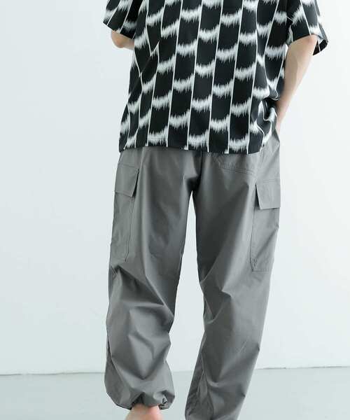 ITEMS URBANRESEARCH（アイテムズ アーバンリサーチ）の「ウエストイージー ポリカーゴパンツ（その他パンツ・メンズ・カーキ/グレー系その他/アイボリー/ブラック・MEDIUM/LARGE）」の13枚目の写真