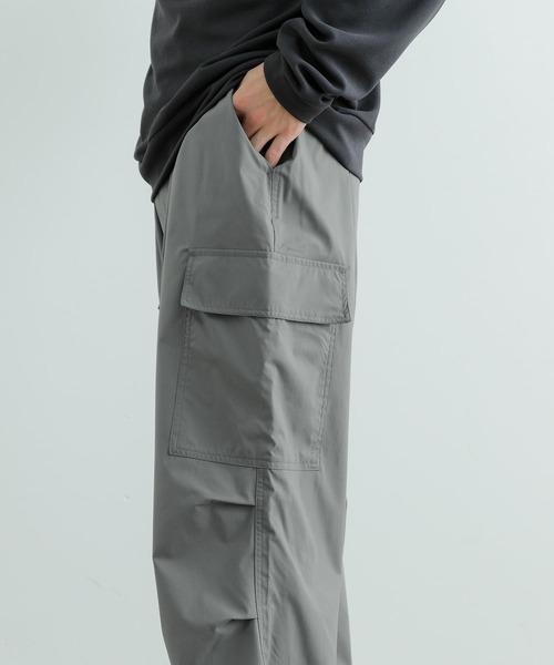 ITEMS URBANRESEARCH（アイテムズ アーバンリサーチ）の「ウエストイージー ポリカーゴパンツ（その他パンツ・メンズ・カーキ/グレー系その他/アイボリー/ブラック・MEDIUM/LARGE）」の17枚目の写真