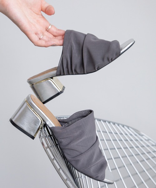 VACANCY（ヴァカンシー）の「ドレープチュールシアーサンダル（サンダル・レディース・ブラック/シルバー・MEDIUM/X-LARGE/LARGE）」の4枚目の写真