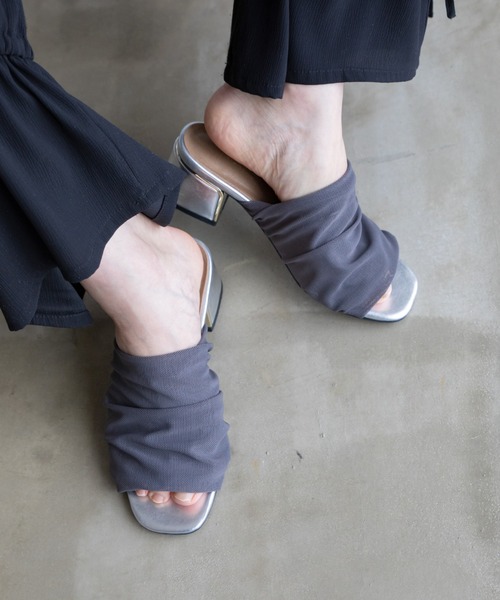 VACANCY（ヴァカンシー）の「ドレープチュールシアーサンダル（サンダル・レディース・ブラック/シルバー・MEDIUM/X-LARGE/LARGE）」の6枚目の写真