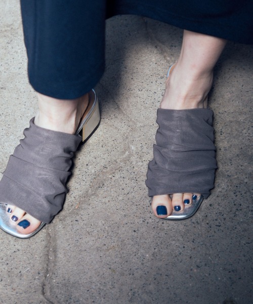 VACANCY（ヴァカンシー）の「ドレープチュールシアーサンダル（サンダル・レディース・ブラック/シルバー・MEDIUM/X-LARGE/LARGE）」の3枚目の写真