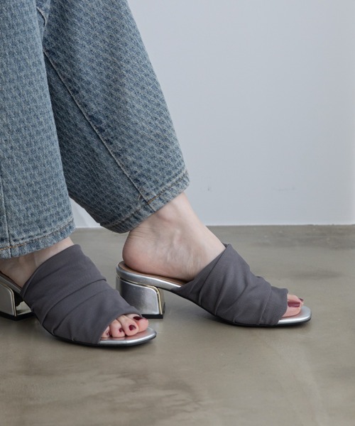 VACANCY（ヴァカンシー）の「ドレープチュールシアーサンダル（サンダル・レディース・ブラック/シルバー・MEDIUM/X-LARGE/LARGE）」の21枚目の写真