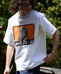 UN-FILLED（アンフィルド）の「mt9097- GERBERA DOG BOX LOGO PT HEAVY WEIGHT-T - Cat Tシャツ（Tシャツ/カットソー）」