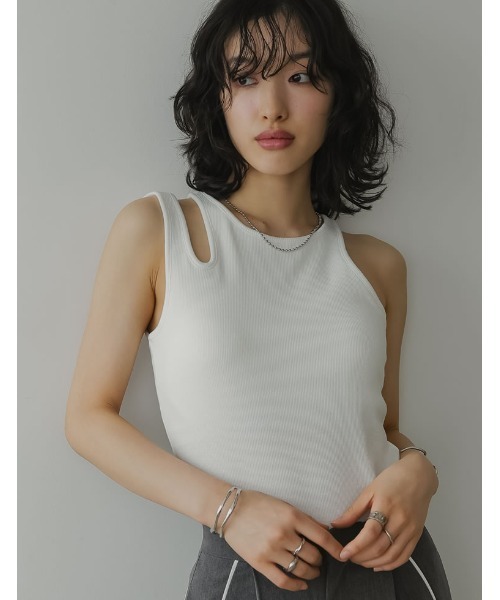 Re:EDIT（リエディ）の「カップ付きアシメデザインタンク（タンクトップ・レディース・テラコッタ/ホワイト/ブラック・LARGE/MEDIUM）」の2枚目の写真