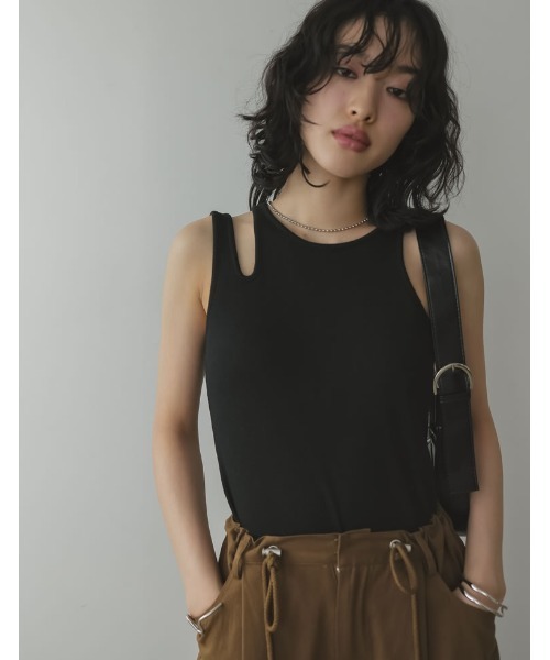 Re:EDIT（リエディ）の「カップ付きアシメデザインタンク（タンクトップ・レディース・テラコッタ/ホワイト/ブラック・LARGE/MEDIUM）」の6枚目の写真