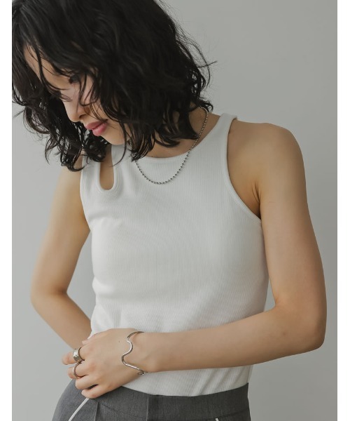 Re:EDIT（リエディ）の「カップ付きアシメデザインタンク（タンクトップ・レディース・テラコッタ/ホワイト/ブラック・LARGE/MEDIUM）」の12枚目の写真